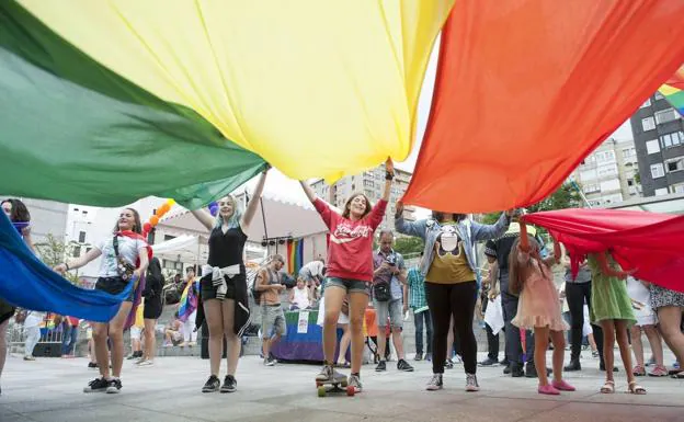 Imagen de archivo de los actos del Día del Orgullo LGTB, en Santander en 2017.