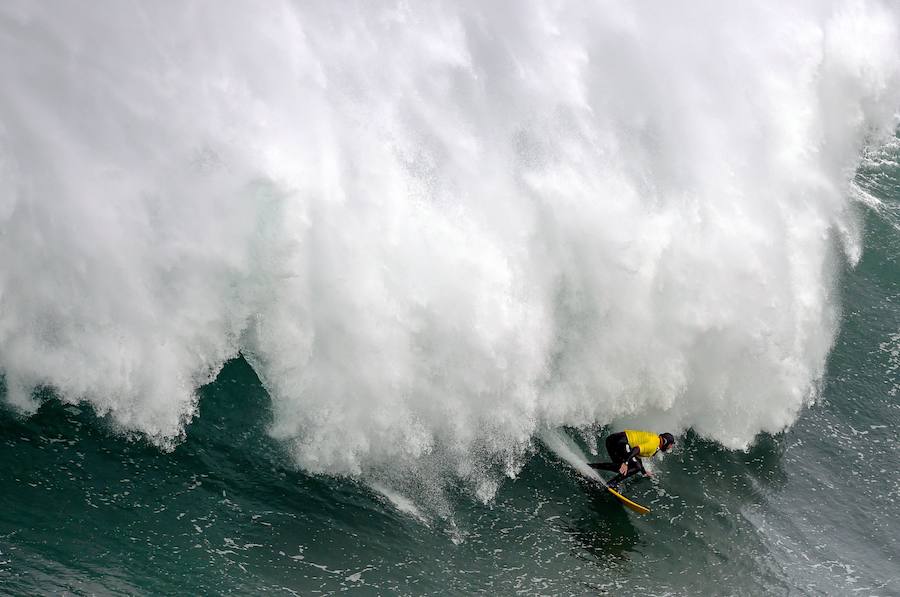 Una veintena de los mejores surfistas de olas grandes del mundo se dieron cita en Ribadeo (Lugo) para cabalgar O Panchorro, la ola de más diez metros que se forma en las inmediaciones de Illa Pancha, en la primera edición del LipChain Illa Pancha Challenge 2019. El espectáculo congregó a numeroso público y suscitó una gran expectación internacional al retransmitirse en directo por internet durante siete horas. La victoria de este campeonato fue para los surfistas brasileños 'Chumbo' y Cosenza.