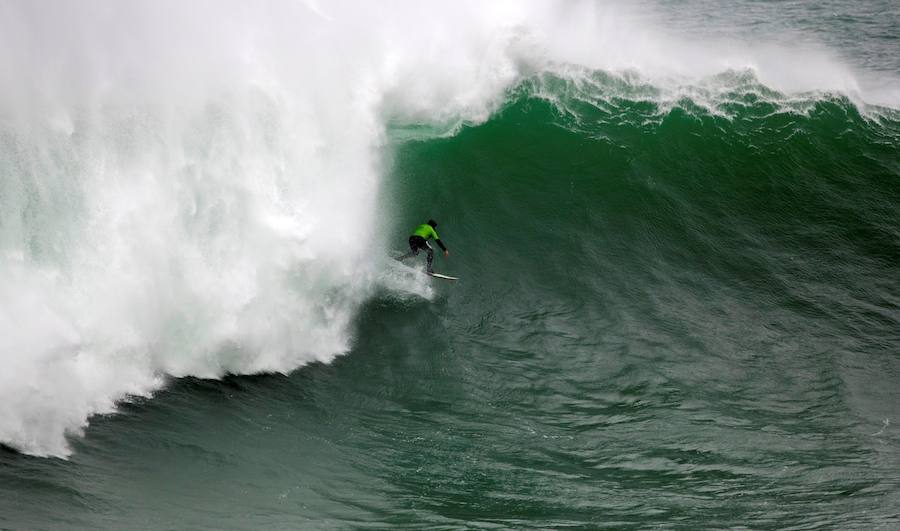 Una veintena de los mejores surfistas de olas grandes del mundo se dieron cita en Ribadeo (Lugo) para cabalgar O Panchorro, la ola de más diez metros que se forma en las inmediaciones de Illa Pancha, en la primera edición del LipChain Illa Pancha Challenge 2019. El espectáculo congregó a numeroso público y suscitó una gran expectación internacional al retransmitirse en directo por internet durante siete horas. La victoria de este campeonato fue para los surfistas brasileños 'Chumbo' y Cosenza.