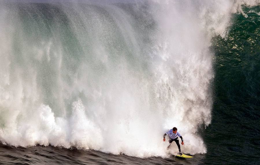 Una veintena de los mejores surfistas de olas grandes del mundo se dieron cita en Ribadeo (Lugo) para cabalgar O Panchorro, la ola de más diez metros que se forma en las inmediaciones de Illa Pancha, en la primera edición del LipChain Illa Pancha Challenge 2019. El espectáculo congregó a numeroso público y suscitó una gran expectación internacional al retransmitirse en directo por internet durante siete horas. La victoria de este campeonato fue para los surfistas brasileños 'Chumbo' y Cosenza.