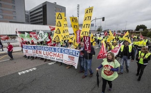Imagen de archivo de una protesta de los profesionales de los Servicios de Urgencias de Atención Primaria, SUAP y 061, en Santander.