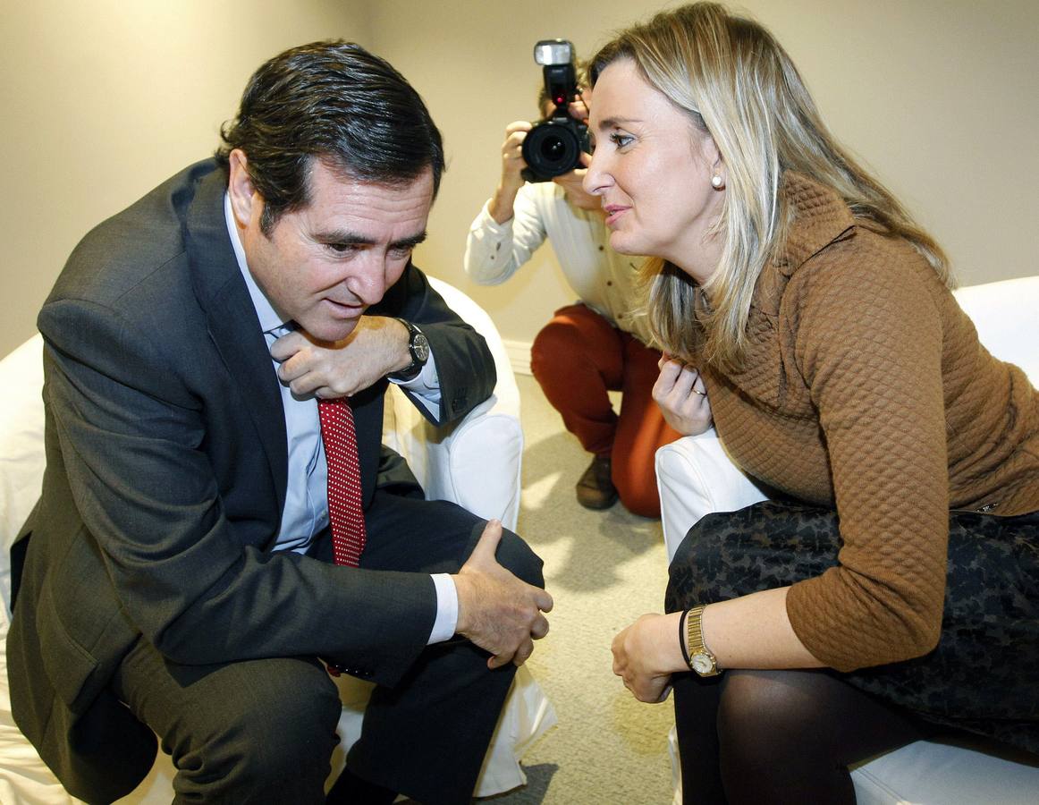 El presidente de Cepyme España y vicepresidente de la CEOE, Antonio Garamendi, junto a la presidenta de la CEOE-Cepyme de Cantabria, Gema Díaz Real en 2014.