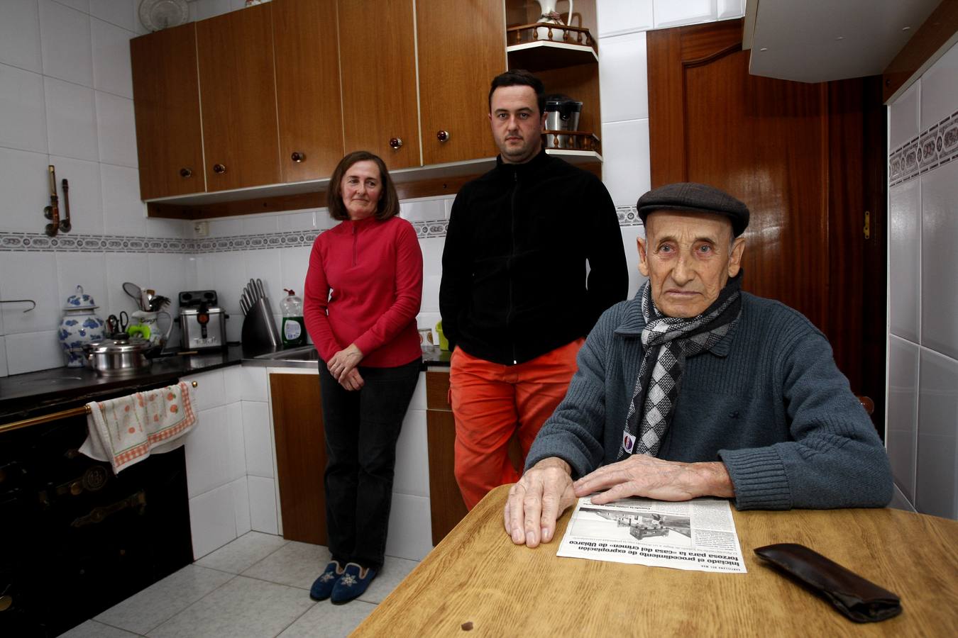 Adriano Fernández es un vecino de Ubiarco de 89 años que recuerda bien a Josefa y a Adolfo, autora y víctima del crimen perpetrado en 1953 en una casa que, hasta que fue demolida en 2006, se erigía frente a la playa de Santa Justa.