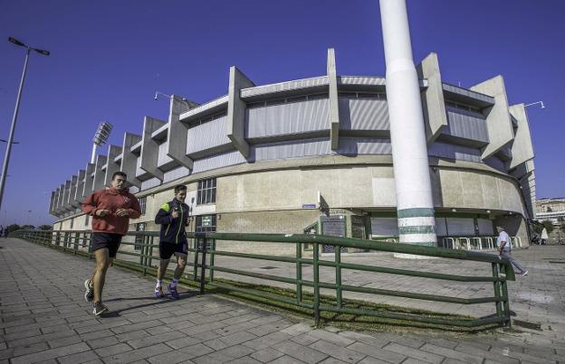 Perspectiva de los Campos de Sport desde su fachada sur. 