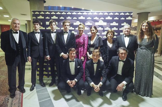 Las figuras más destacadas de la temporada se dieron cita en el Palacio del Mar. En la foto, con la familia Renedo. 