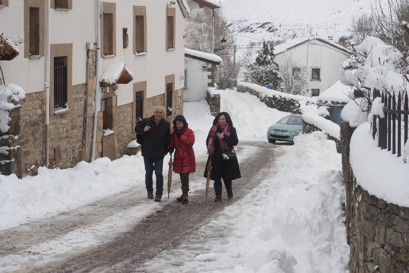 El paso de la borrasca 'Helena' viste de blanco los paisajes de Campoo.