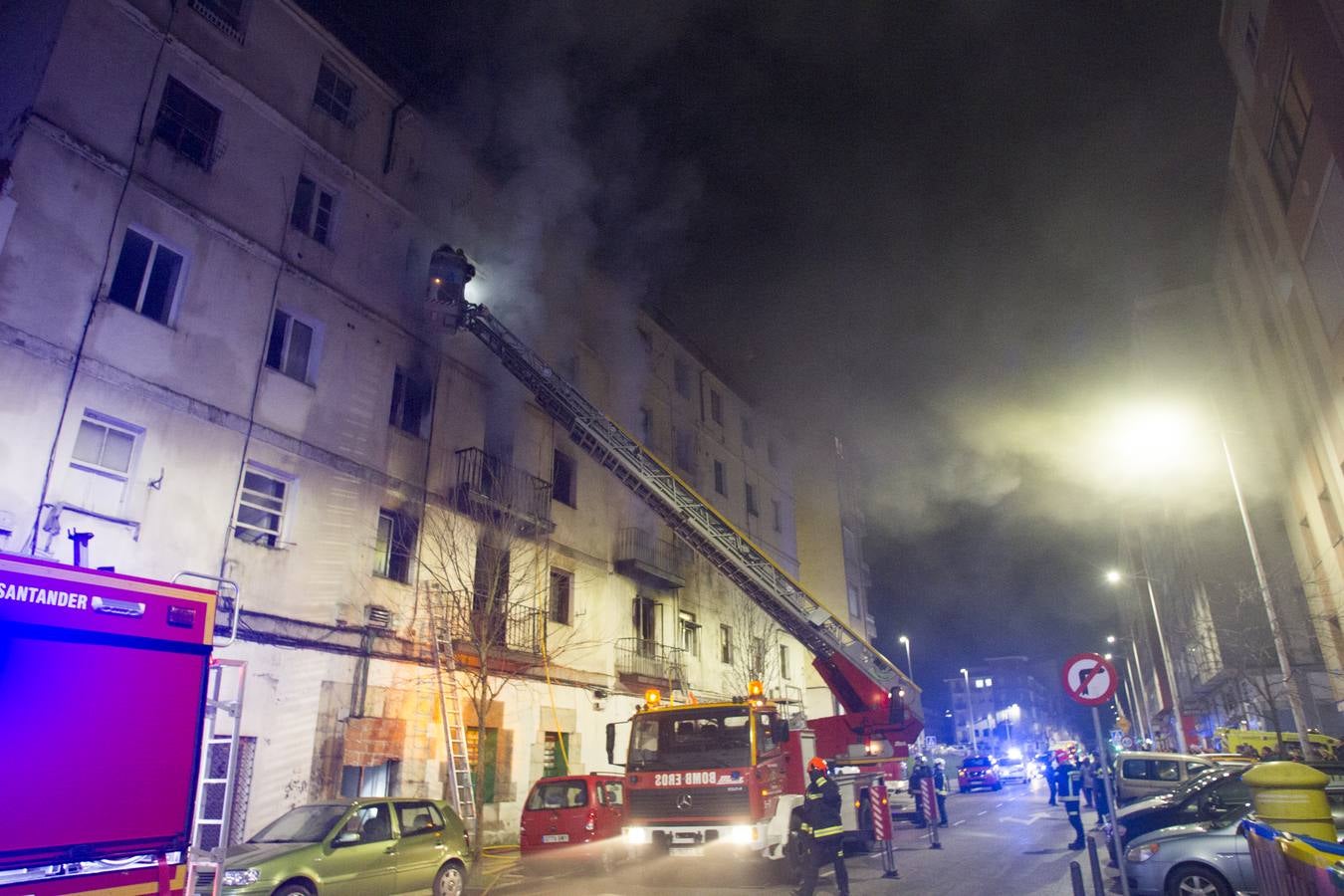 Fotos: La operación de los bomberos para sofocar el incendio