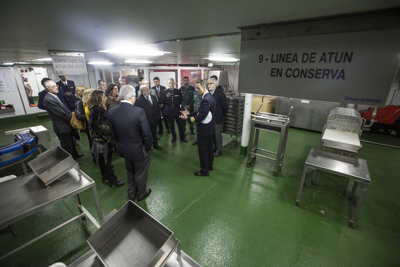 Fotos: El buque Intermares recala en el puerto de Santander