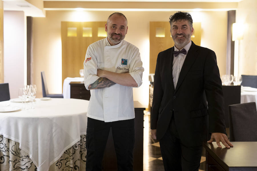 Quique Muñoz y Rafael Prieto, chef y director-sumiller del restaurante El Serbal. 