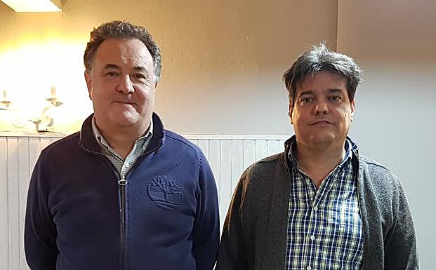 Figueras, a la izquierda de la foto, junto a Víctor Gómez 