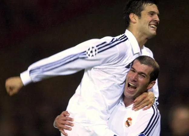 Solari celebra con Zidane la consecución de la 'novena' en Glasgow. 