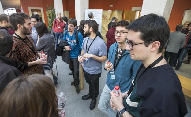 Participantes en la Bienal de la Sociedad Matemática Española celebrada en el Paraninfo de la Universidad.