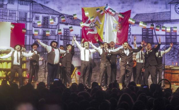 Los Amigos de Chechu durante su actuación en la pasada edición del concurso. 