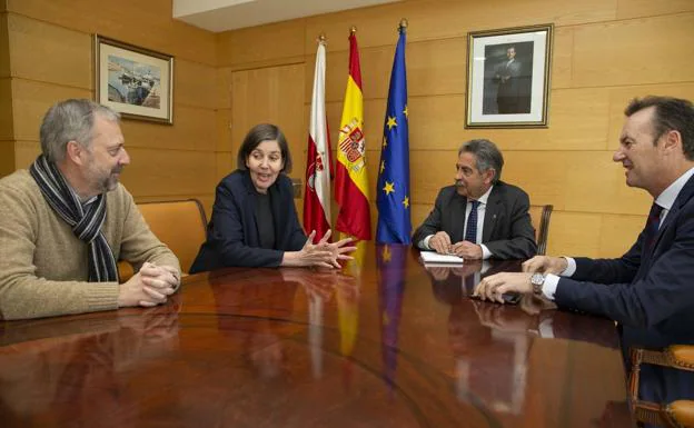 Reunión de la rectora y el presidente cántabro, esta mañana en Santander.