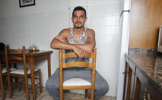 Gonzalo Montoya, en su domicilio tras salir de la cárcel