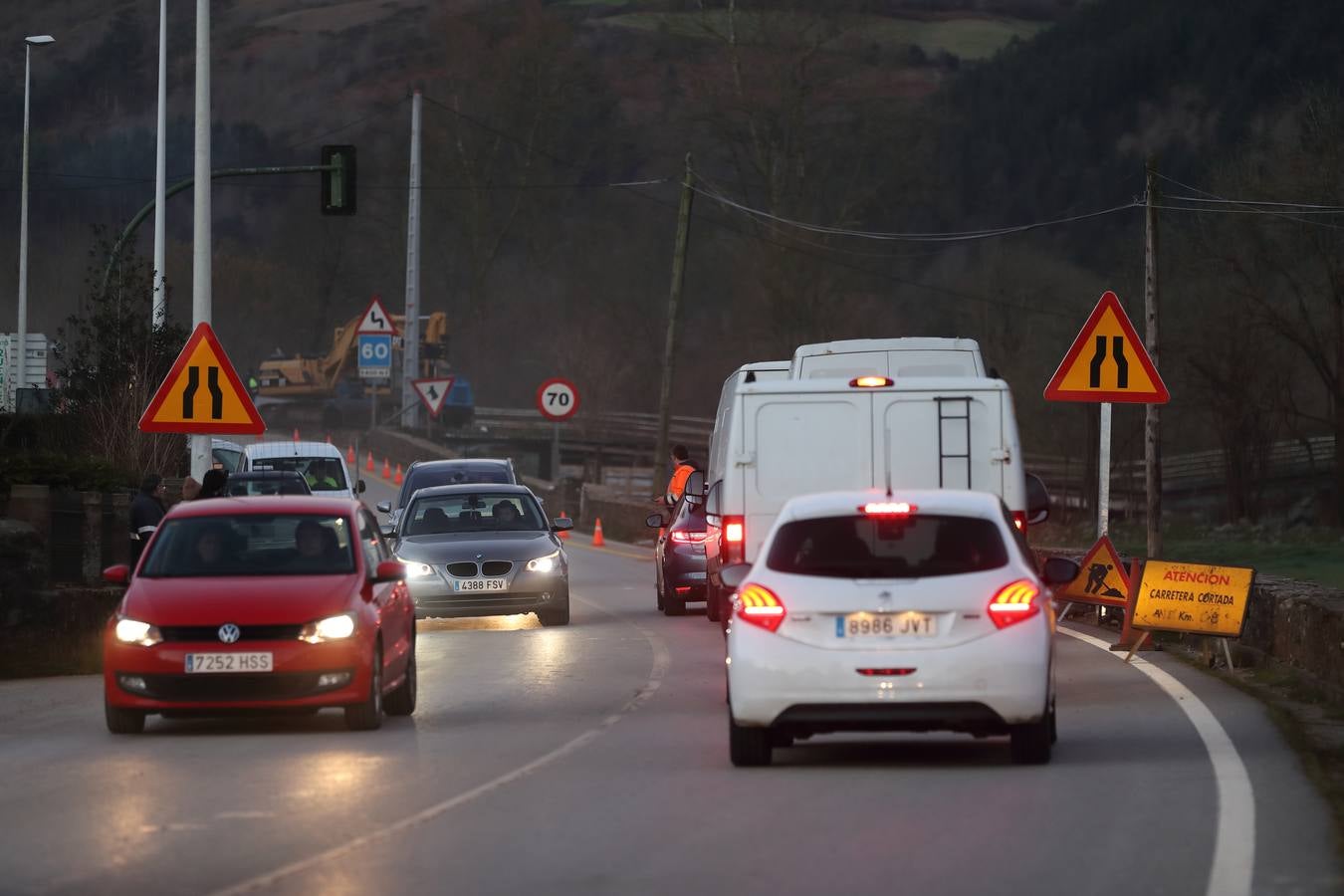 Fotos: Obras para restablecer el tráfico en la carretera afectada por el argayo de Ruente