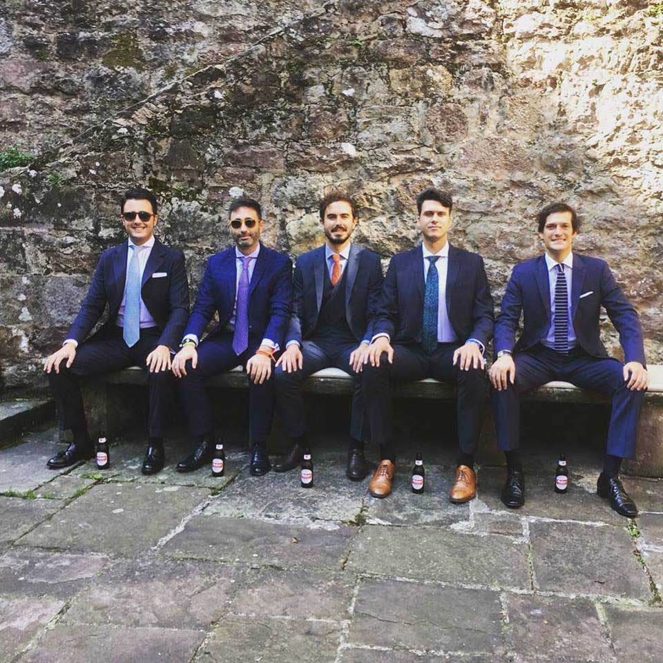 Manuel y Lorenzo Berrazueta, Pablo Hernández, Carlos Blanco y Diego Orcajo, todos de azul marino, corbata y camisa clara. 