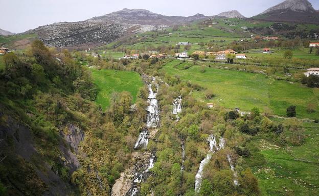 Las cascadas del río Gándara, vistas desde el mirador. :