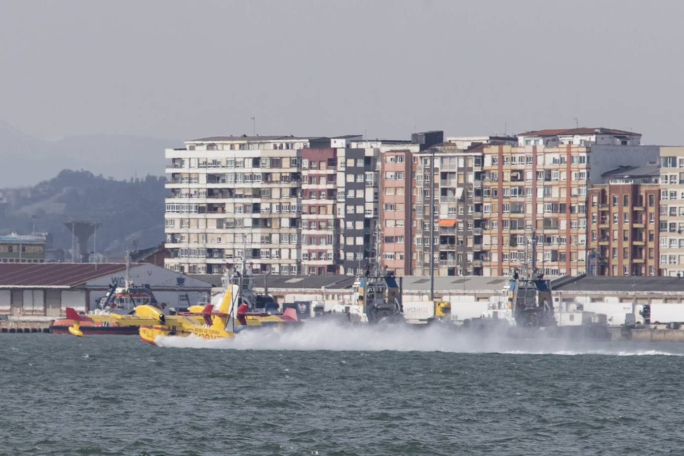 Fotos: Hidroaviones en la bahía