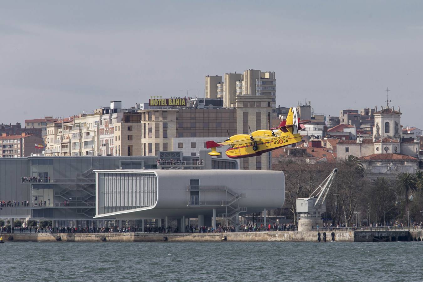 Fotos: Hidroaviones en la bahía