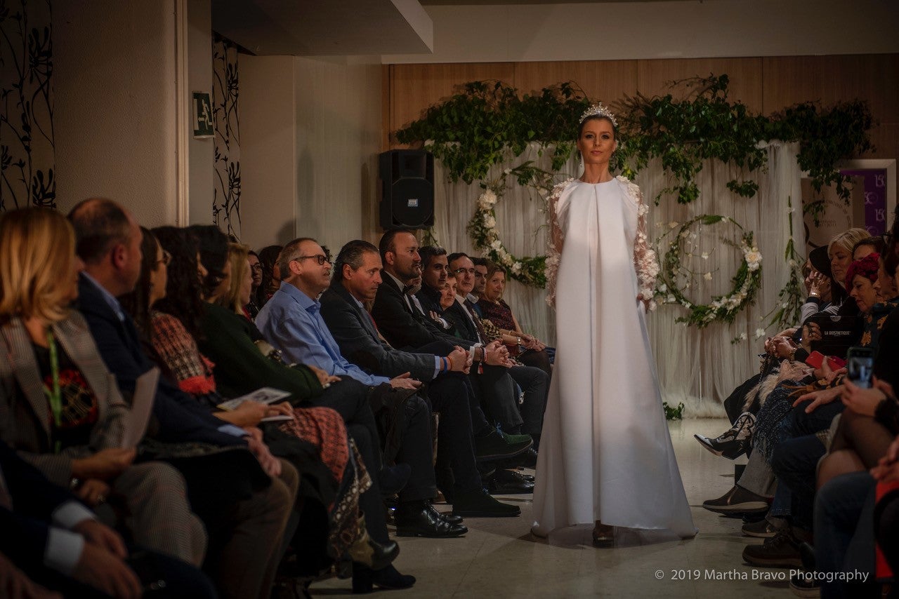 El diseñador presentó sus diseños de novia y ceremonia en un desfile solidario contra el cáncer en Torrelavega, todo un éxito de convocatoria