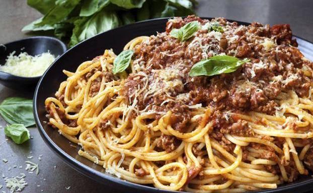 Muere por comerse un plato de pasta que había cocinado cinco días antes por el 'síndrome del arroz frito'