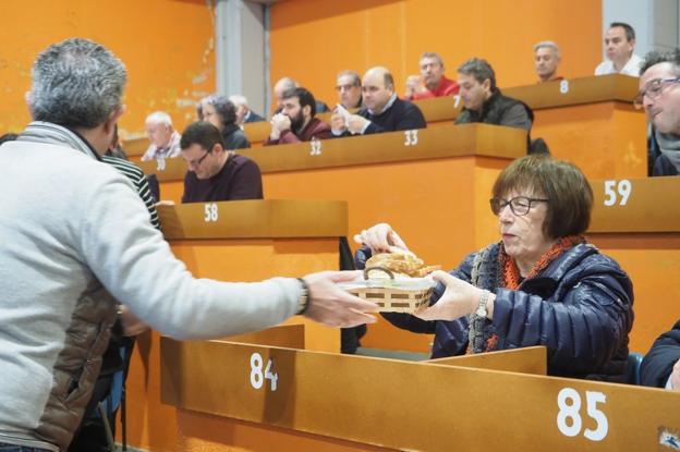 La actividad gastronómica consistió en buscar el mejor pan para acompañar la anchoa. 