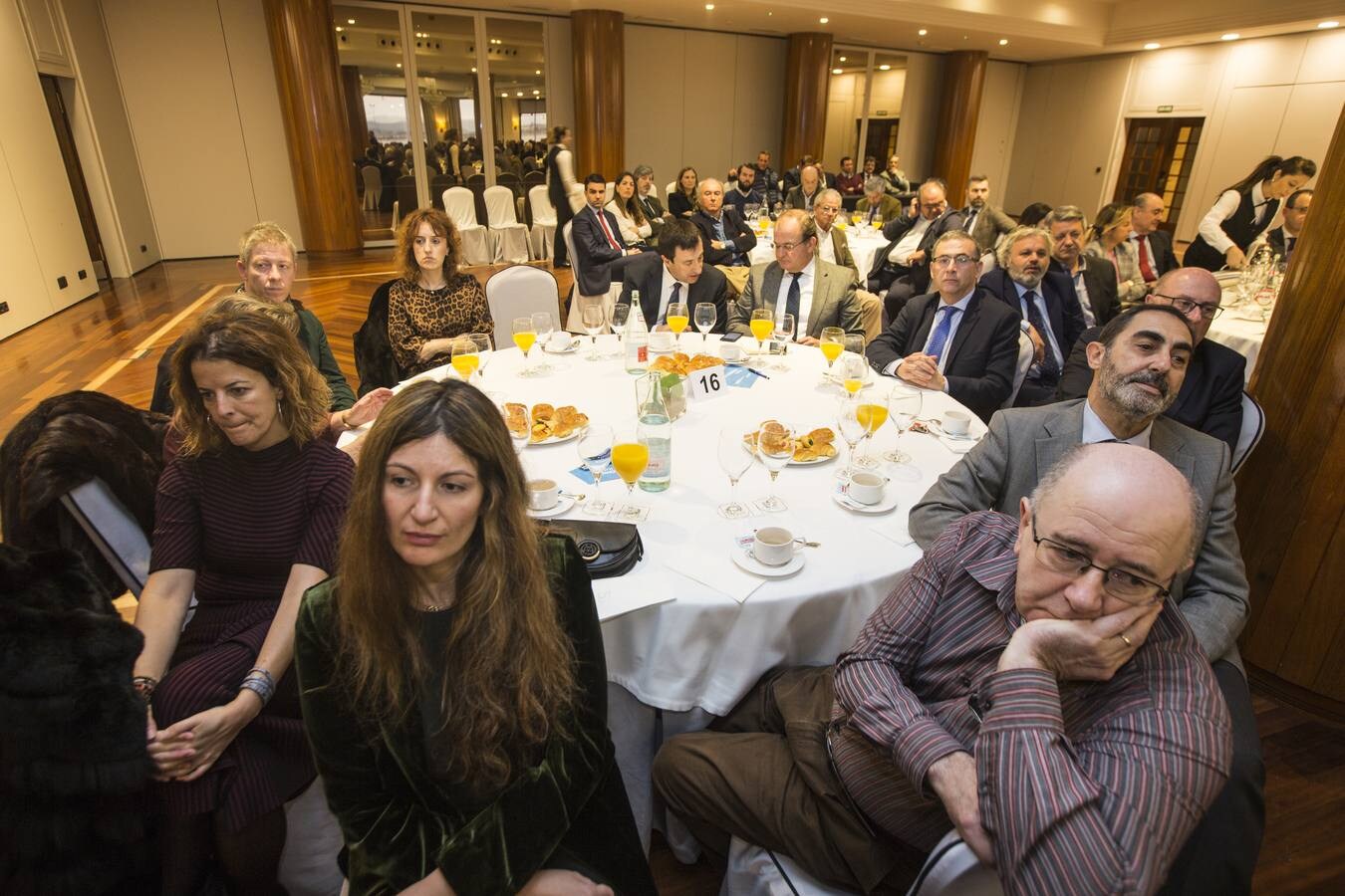 Asistentes al Foro Económico celebrado este martes en el Hotel Bahía de Santander, en el que ha intervenido Jaime González, presidente del Puerto