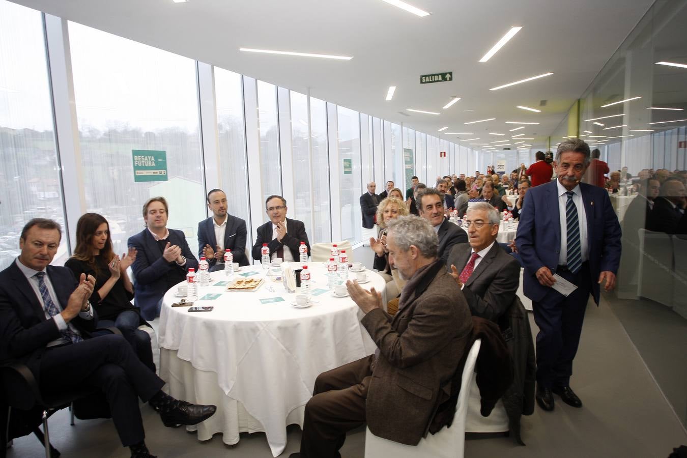 El presidente del Gobierno de Cantabria ha participado en el Encuentro Besaya Futura, celebrado en el Centro de Adultos Caligrama de Torrelavega, con una conferencia sobre 'Retos y oportunidades para la comarca'.