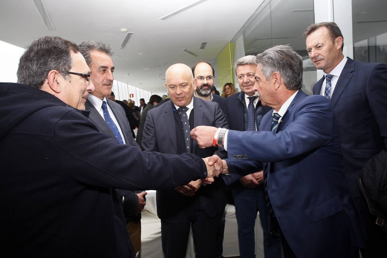 El presidente del Gobierno de Cantabria ha participado en el Encuentro Besaya Futura, celebrado en el Centro de Adultos Caligrama de Torrelavega, con una conferencia sobre 'Retos y oportunidades para la comarca'.