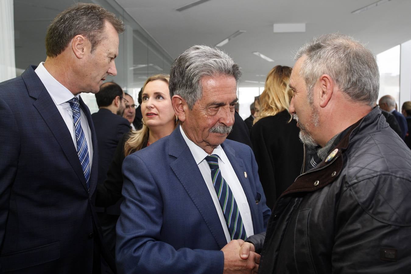 El presidente del Gobierno de Cantabria ha participado en el Encuentro Besaya Futura, celebrado en el Centro de Adultos Caligrama de Torrelavega, con una conferencia sobre 'Retos y oportunidades para la comarca'.