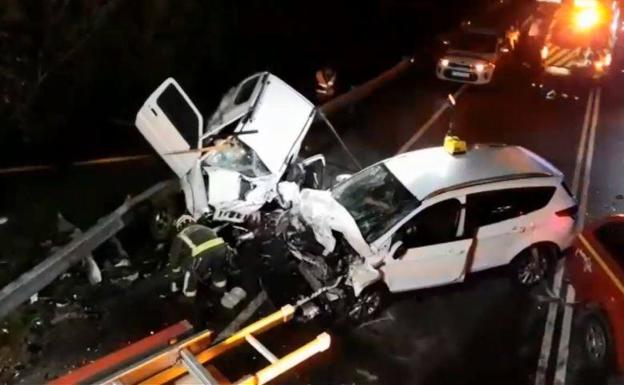 Los dos coches han chocado frontalmente en la carretera nacional N-629.