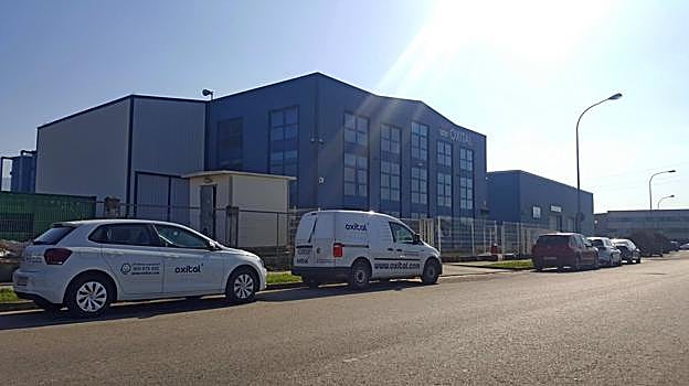 La empresa se encuentra en el polígono de Guarnizo, parcela 78.. 