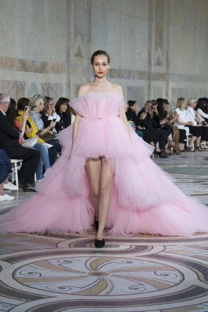 Carolina Brunelli. Luego, también amo los vestidos de Giambattista Valli, para una 'red carpet' son un sueño. 