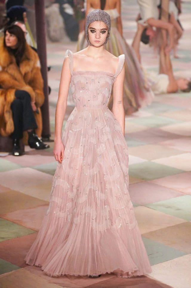 Laura González Quintana. Una gran opción sería este Dior Alta costura, un modelo clásico en un rosa empolvado que no puede faltar en la 'red carpet' y, además, es un salto seguro a las listas de mejor vestida. Espectacular con poco. A veces, quien no arriesga también gana.