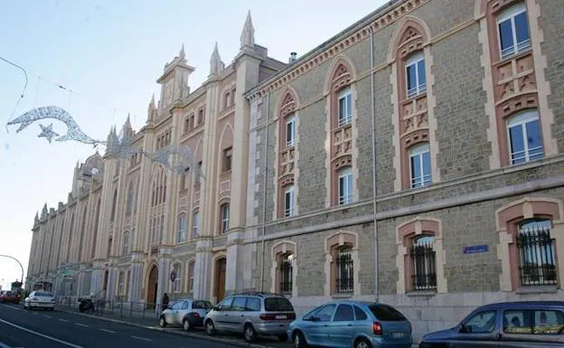 Imagen de archivo de la fachada del colegio Salesianos de Santander 