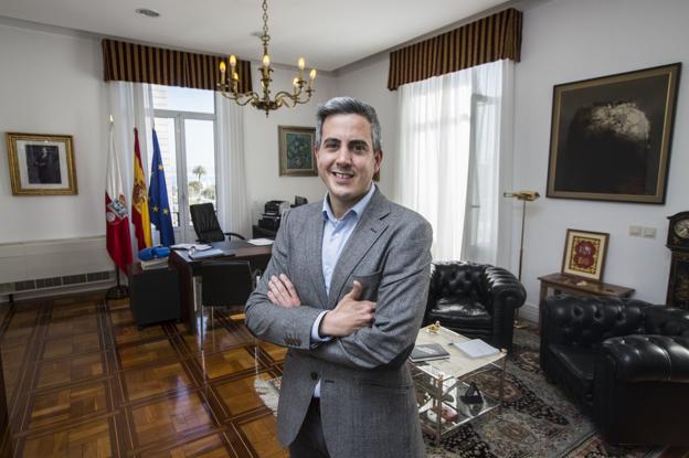 El delegado del Gobierno, Pablo Zuloaga, en su despacho. 