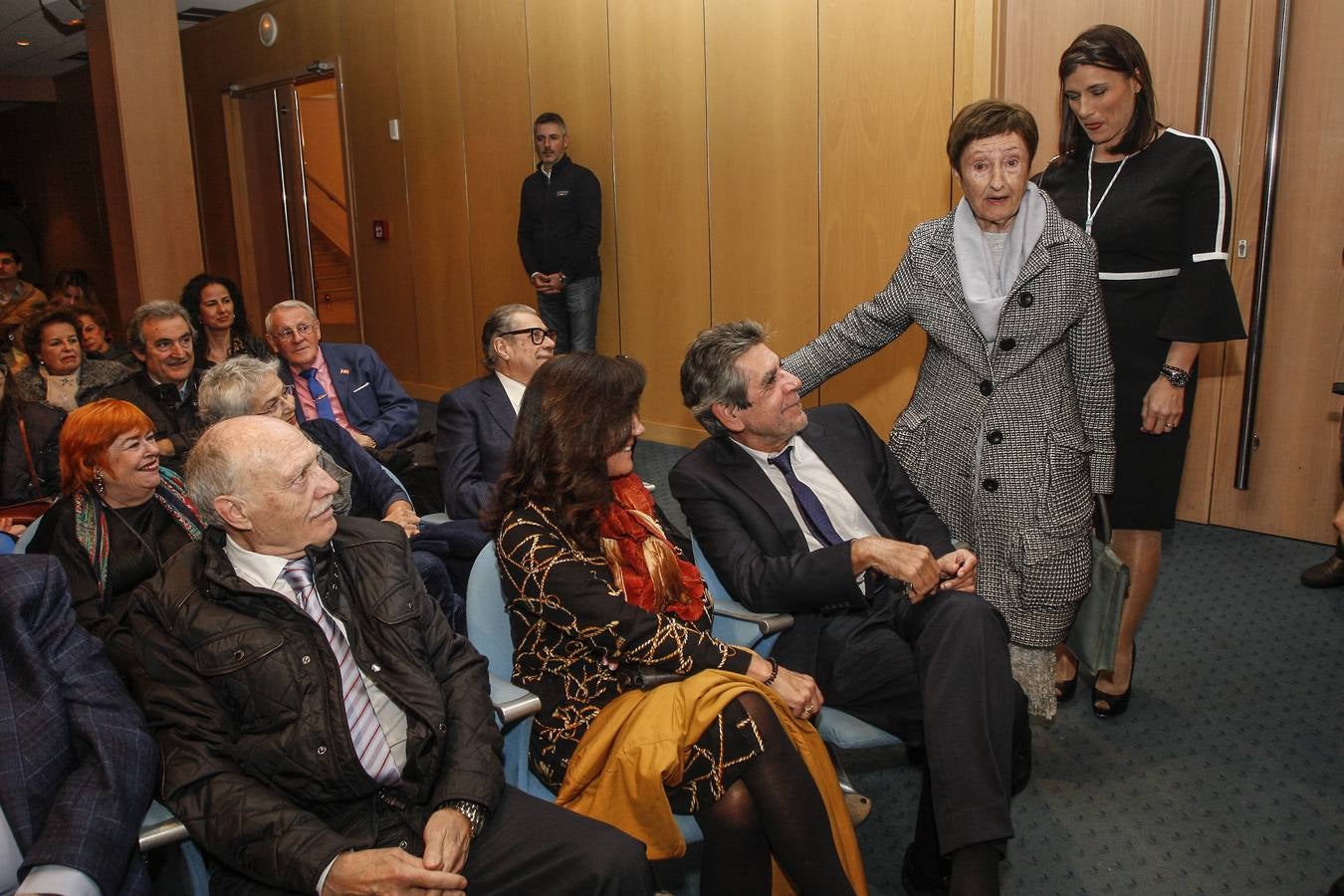 Gloria Torner recibió ayer la Medalla de Plata de Santander durante un acto en el que, con un gran sentido del humor y espontaneidad, recordó su trayectoria