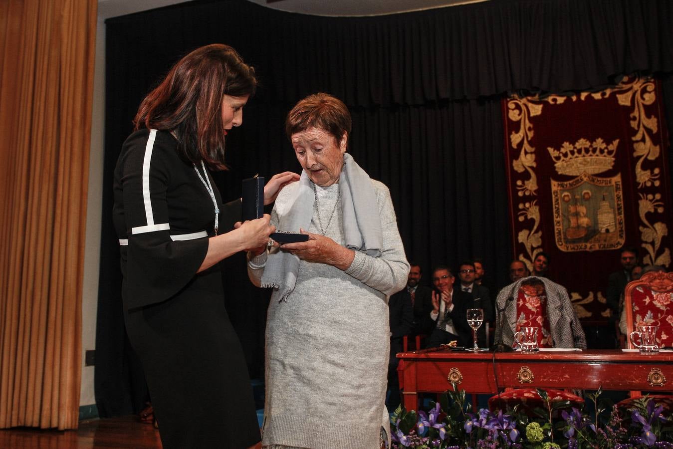 Gloria Torner recibió ayer la Medalla de Plata de Santander durante un acto en el que, con un gran sentido del humor y espontaneidad, recordó su trayectoria