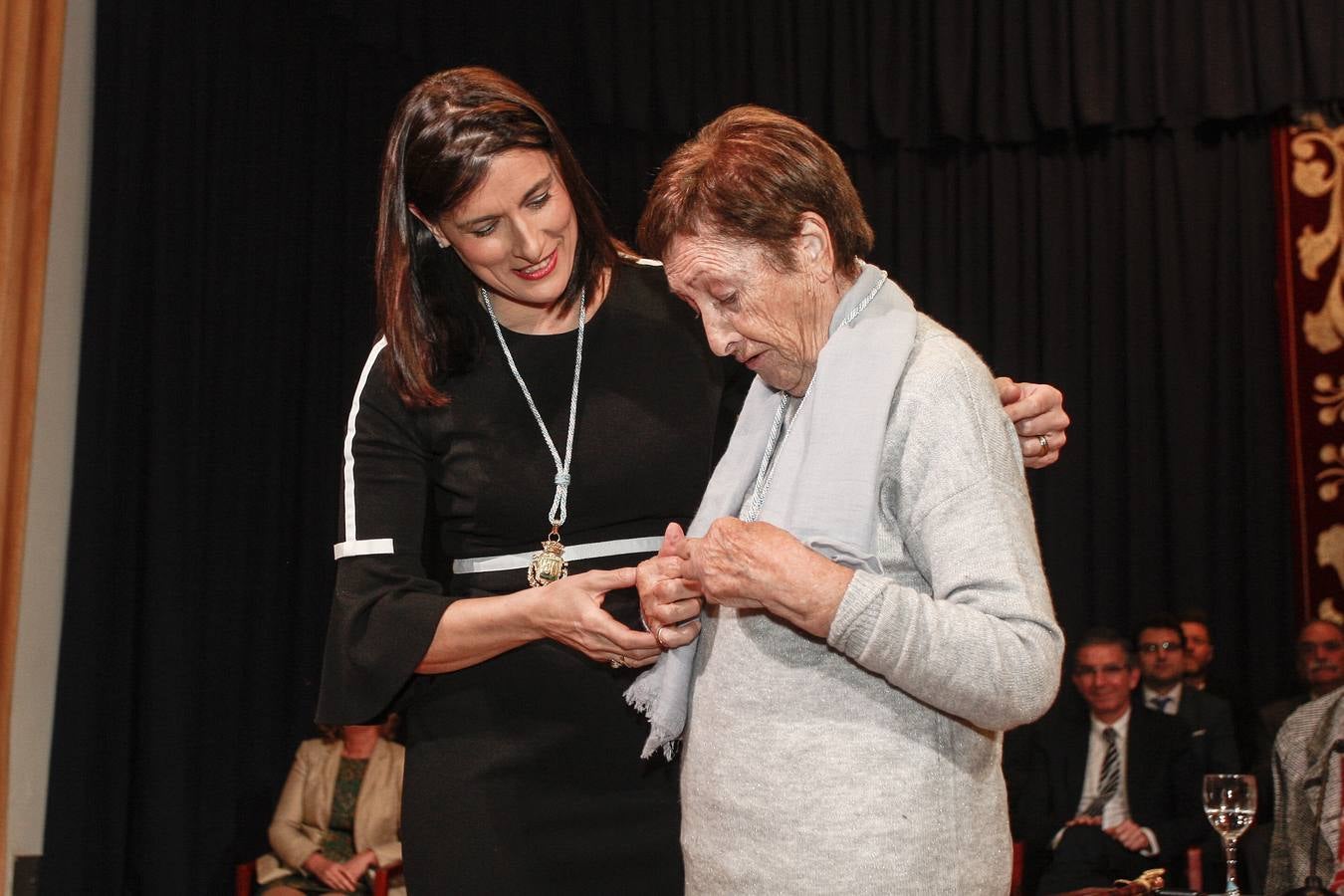 Gloria Torner recibió ayer la Medalla de Plata de Santander durante un acto en el que, con un gran sentido del humor y espontaneidad, recordó su trayectoria