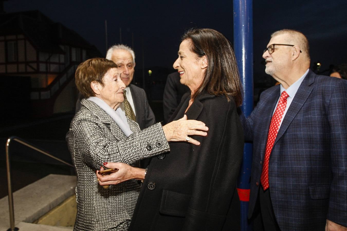 Gloria Torner recibió ayer la Medalla de Plata de Santander durante un acto en el que, con un gran sentido del humor y espontaneidad, recordó su trayectoria
