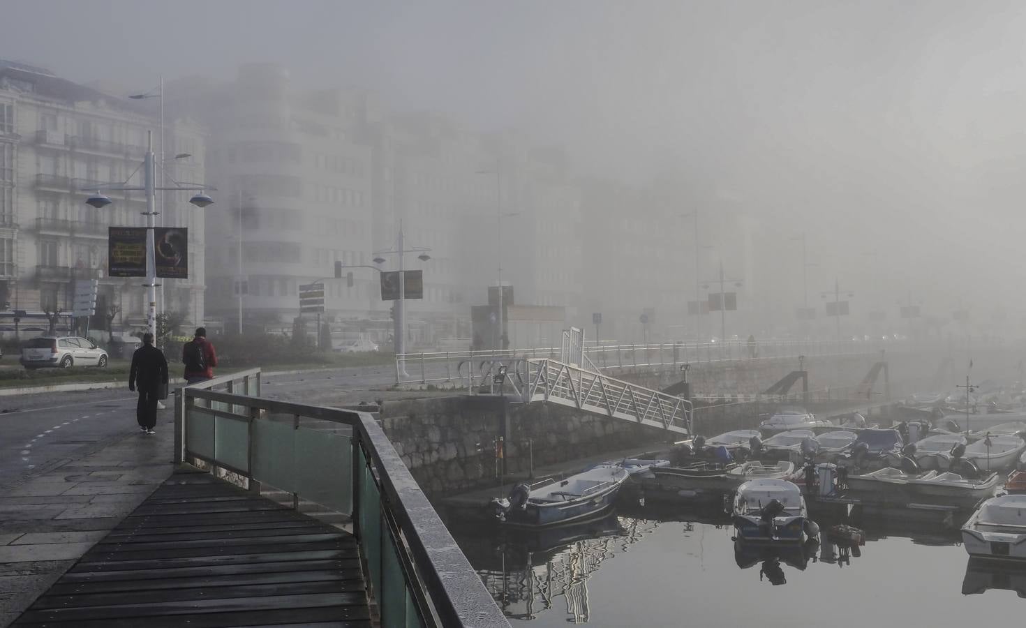 Fotos: Santander amanece tapada por la niebla