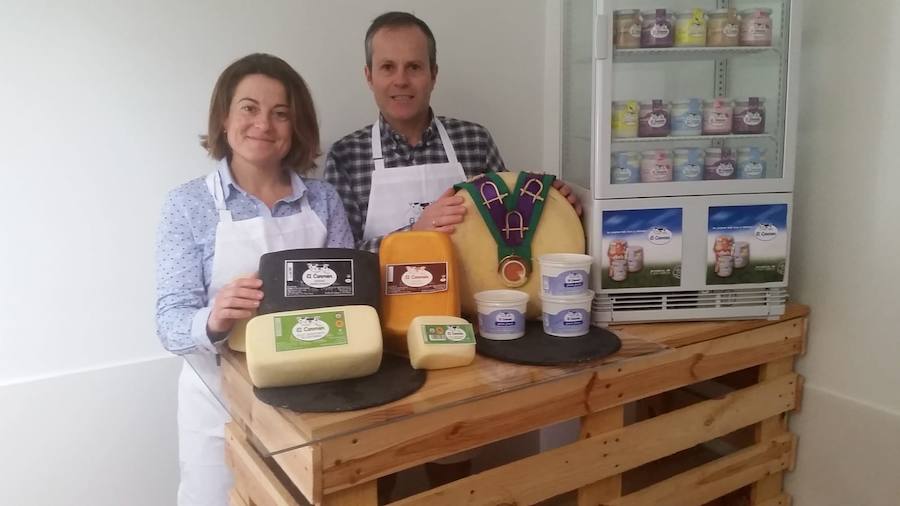 Elvira y Francisco Vallejo, de la quesería El Carmen de Camargo.