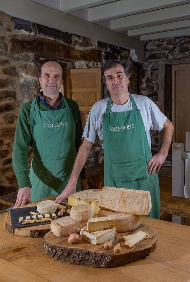 Chema y Álvaro Alonso, de la quesería Quesoba de Sangas.