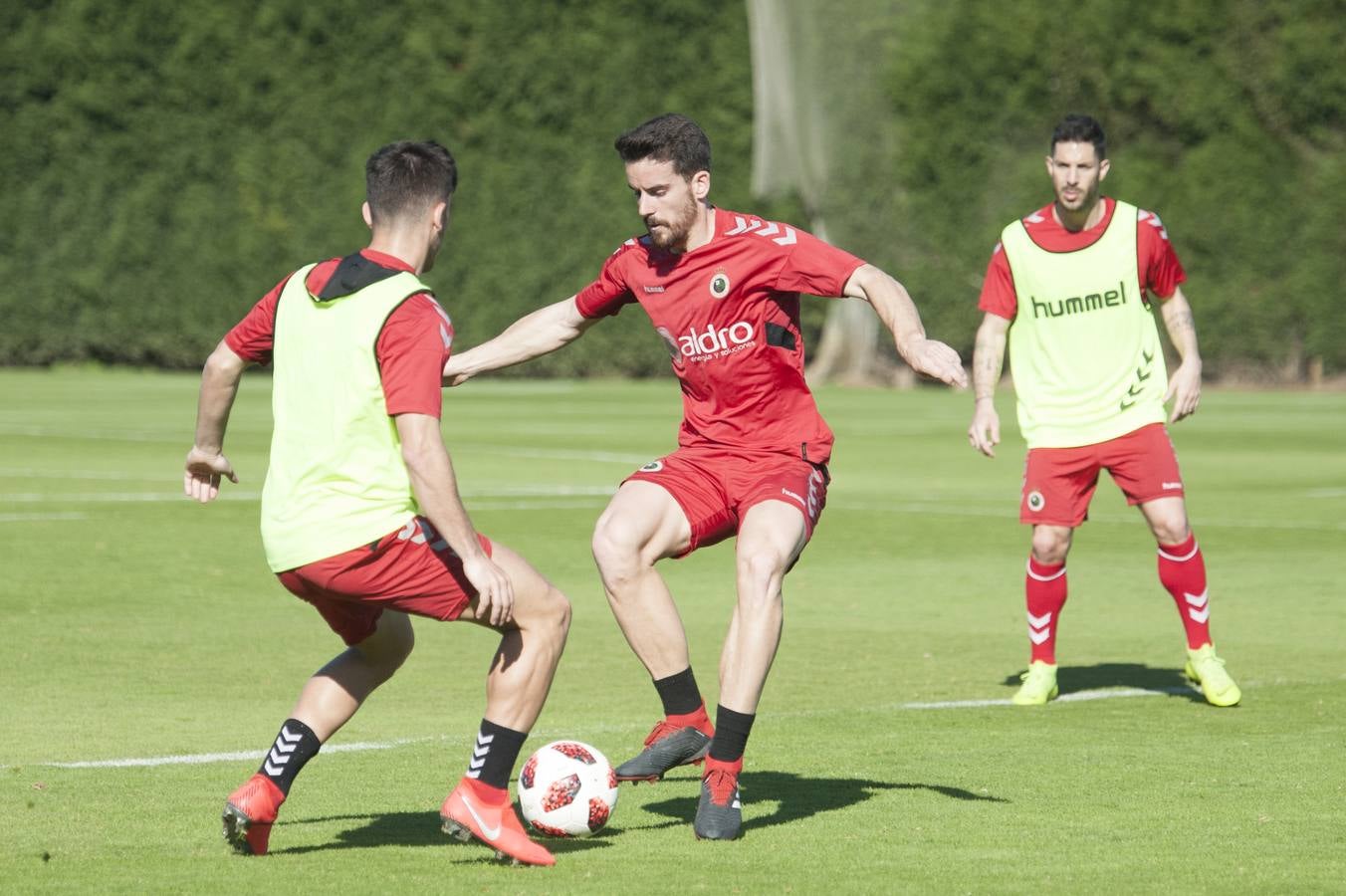 Fotos: Entrenamiento del Racing para preparar el partido de Langreo