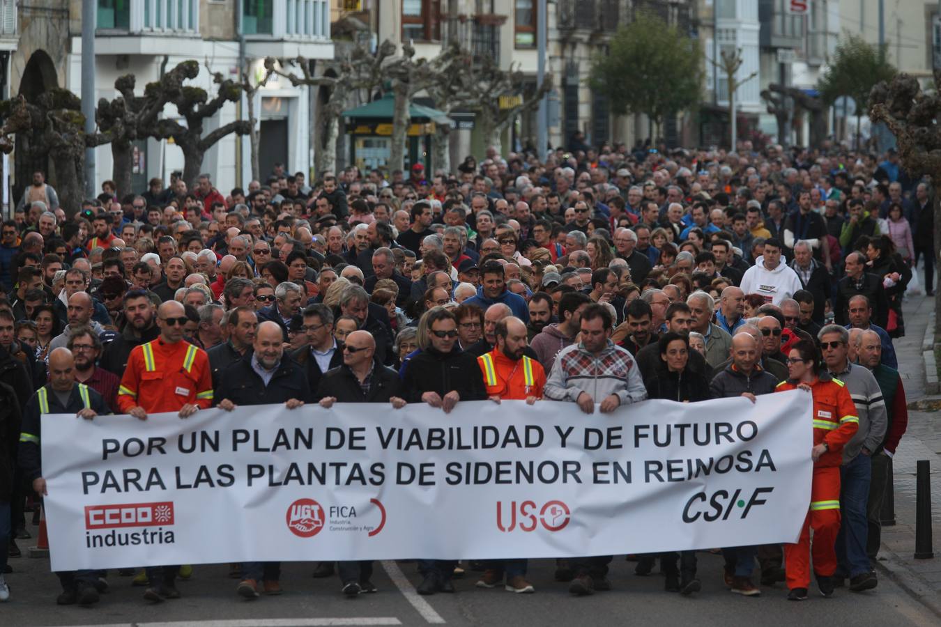 Fotos: Más de 2.000 trabajadores de Sidenor toman Reinosa