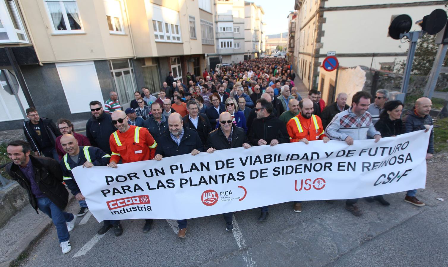 Fotos: Más de 2.000 trabajadores de Sidenor toman Reinosa