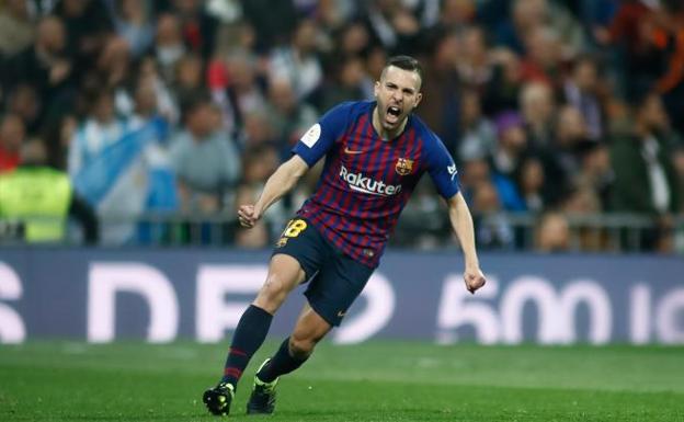 Jordi Alba celebra uno de los goles al Real Madrid.