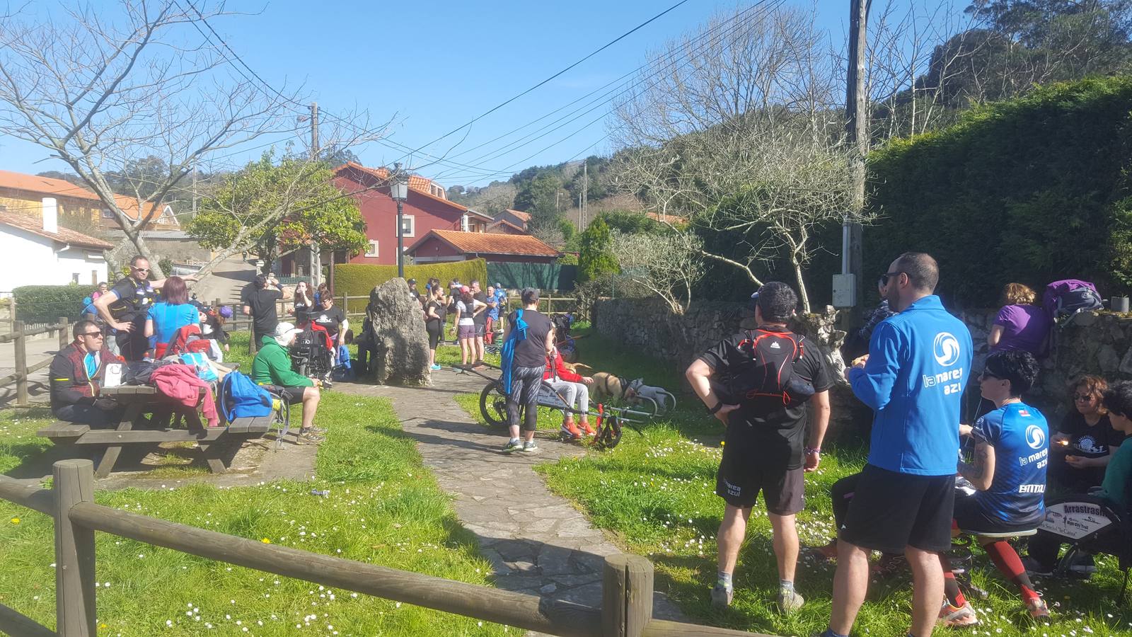 Fotos: Ruta adaptada y en familia por los acantilados de Alfoz de Lloredo