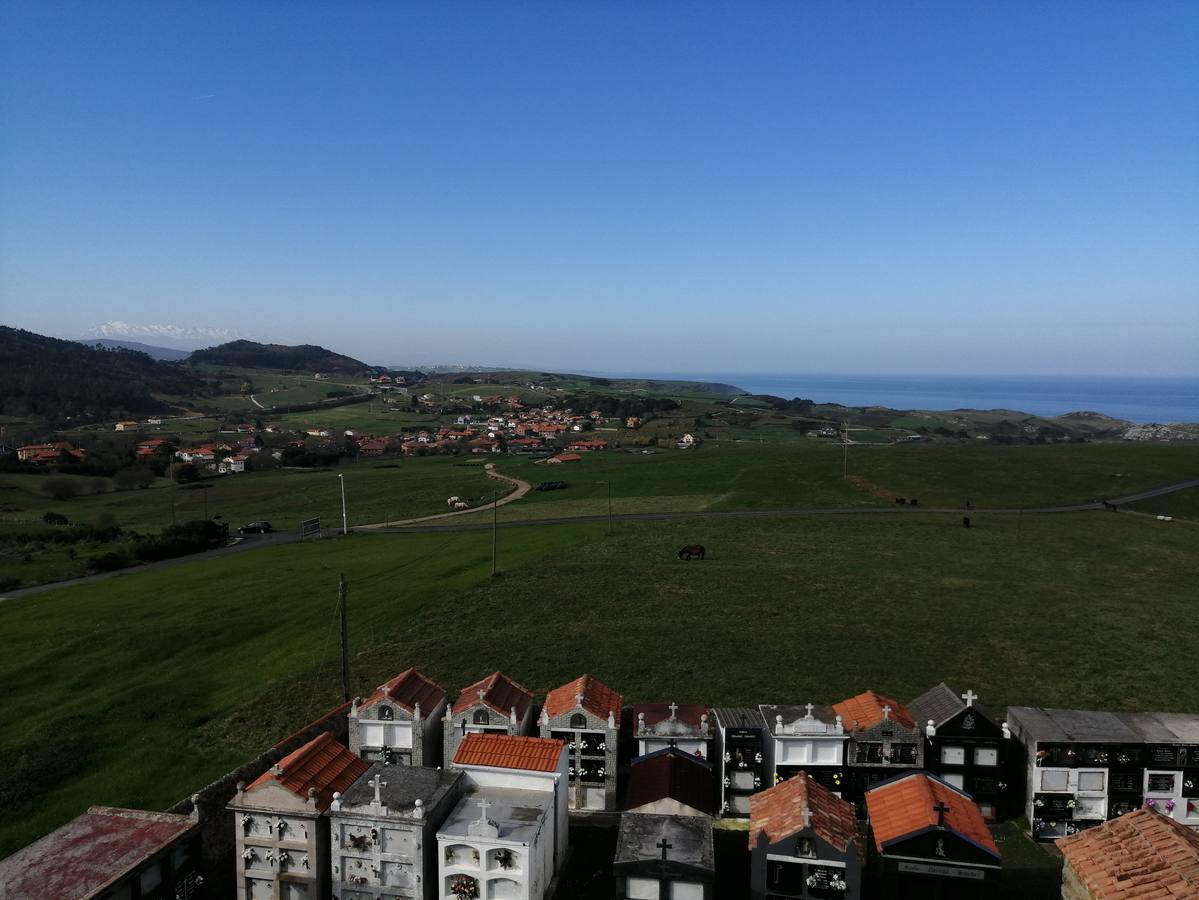 Fotos: Ruta adaptada y en familia por los acantilados de Alfoz de Lloredo